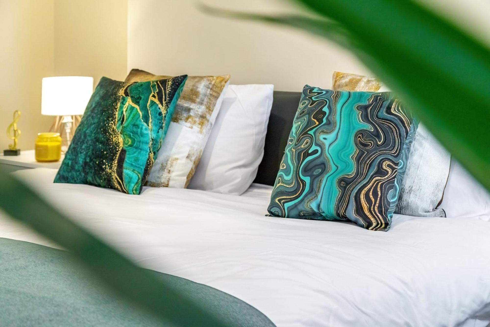 Elegant & Spacious 2Br London Hideaway- King Bed, Sleeps 6 - Parking- Instant Book- 20 Percent Off Limited Time! Barnet Exterior photo