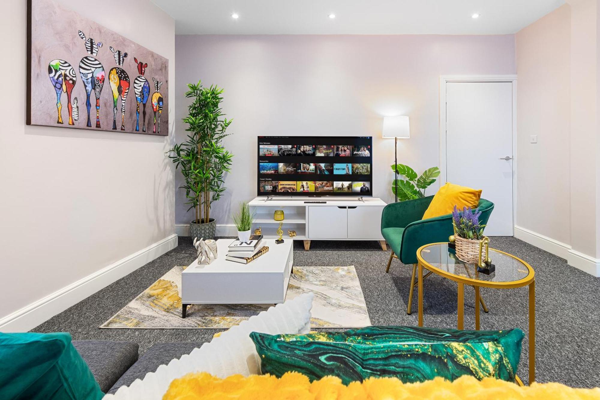 Elegant & Spacious 2Br London Hideaway- King Bed, Sleeps 6 - Parking- Instant Book- 20 Percent Off Limited Time! Barnet Exterior photo
